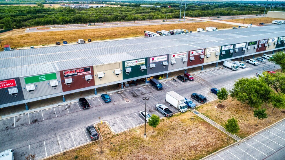 9342 SE Loop 410, San Antonio, TX à louer - Photo principale – Image 1 sur 31