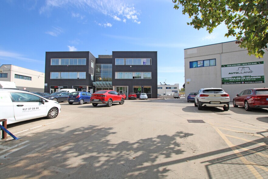 Bureau dans Rivas-Vaciamadrid, Madrid à vendre - Photo de l’immeuble – Image 2 sur 3