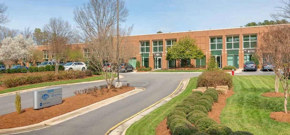 2200 Gateway Centre Blvd, Morrisville, NC à louer - Photo de l’immeuble – Image 2 sur 13