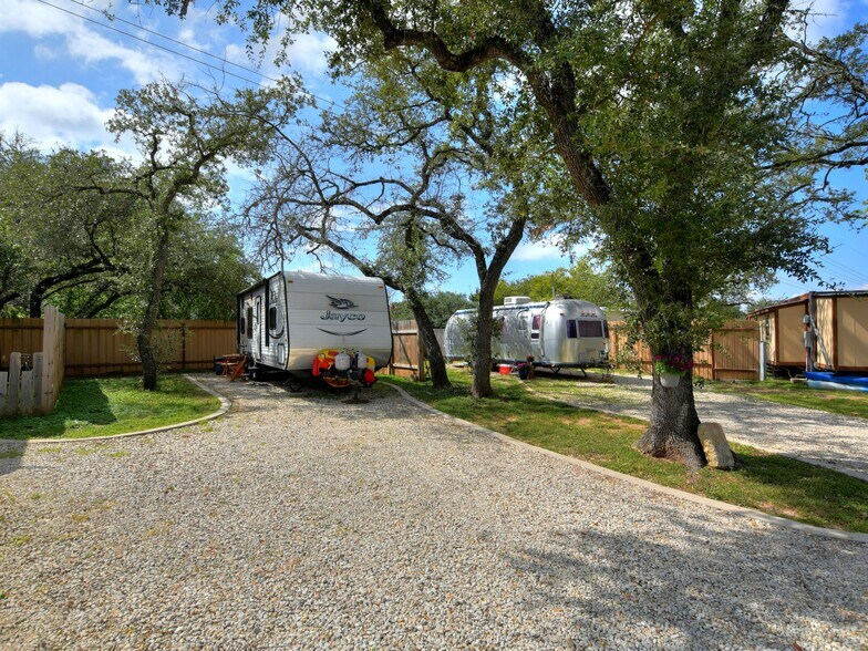 1703 Saracen Rd, Austin, TX à vendre - Photo de l’immeuble – Image 1 sur 11