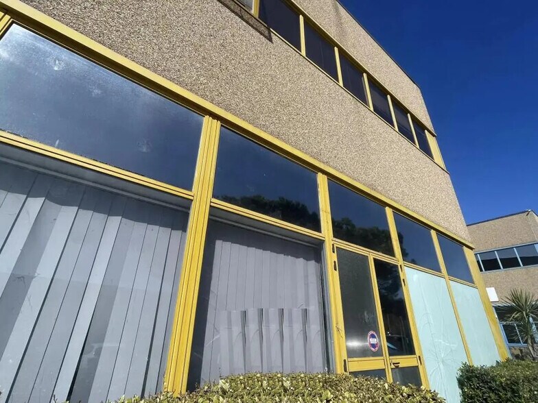 Local d’activités dans Grasse à louer - Photo de l’immeuble – Image 1 sur 21