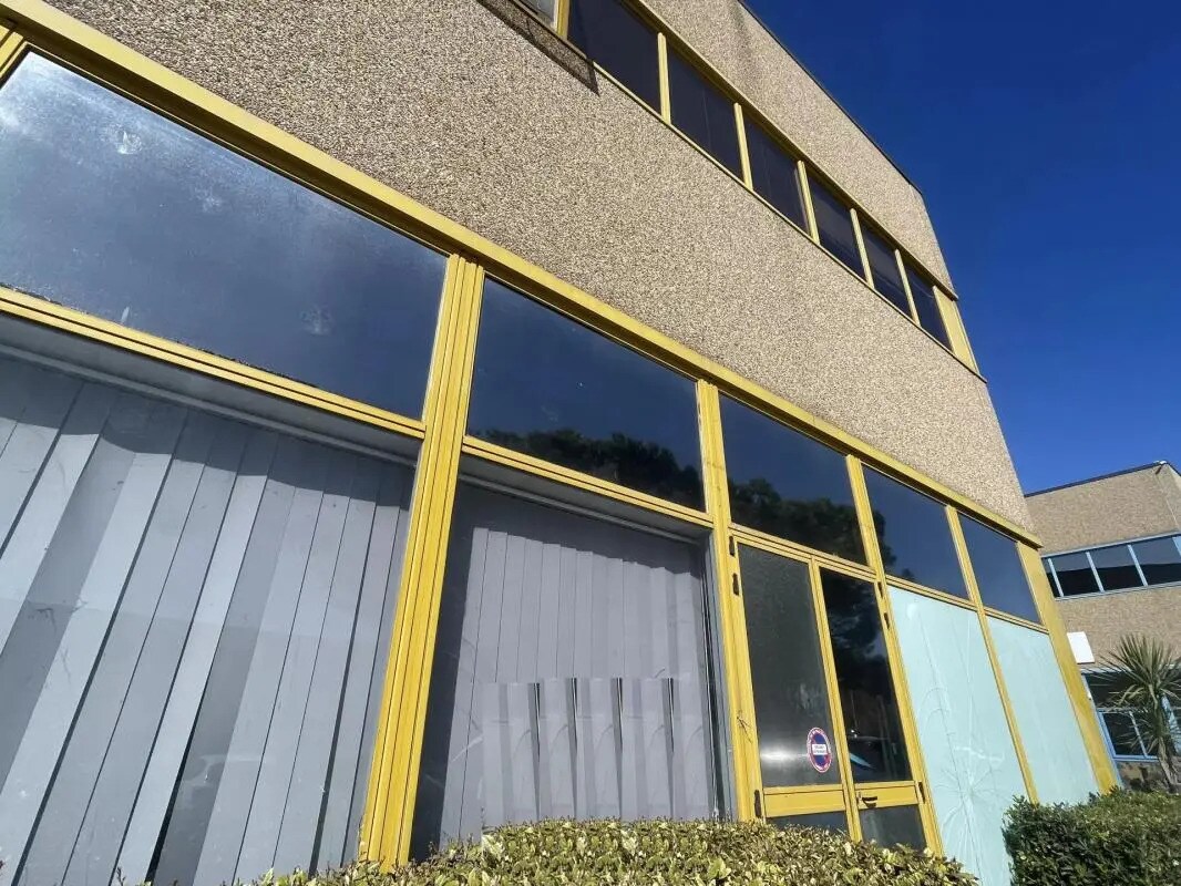 Local d’activités dans Grasse à louer Photo de l’immeuble– Image 1 sur 22