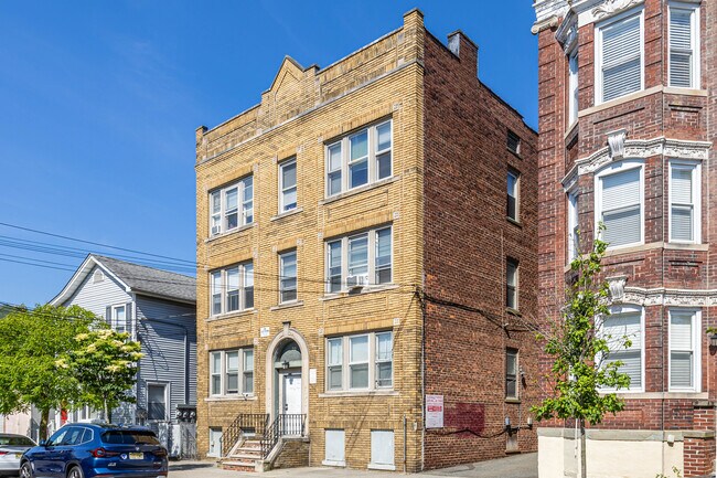 Plus de détails pour 5.49% Cap Rate 12-Unit Portfolio – Logement à vendre, Montclair, NJ