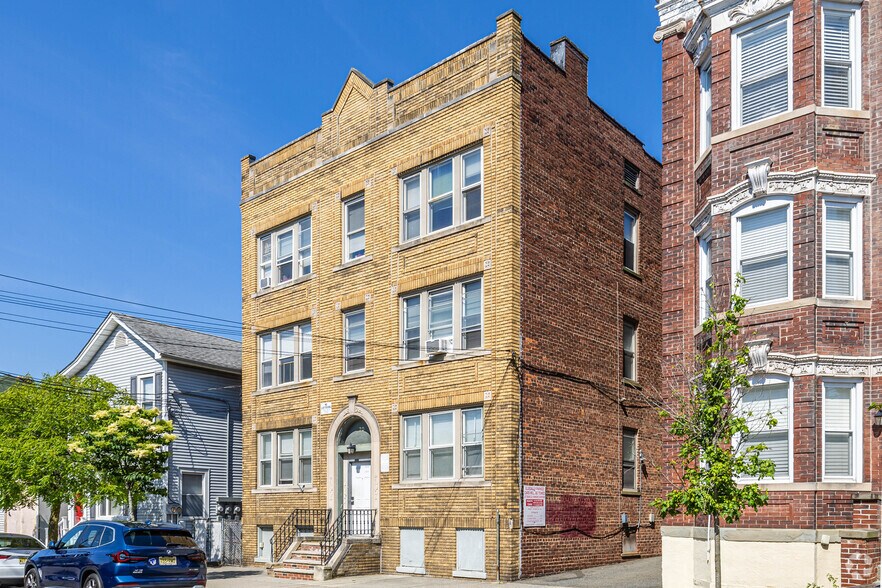 5.49% Cap Rate 12-Unit Portfolio portefeuille de 2 biens à vendre sur LoopNet.fr - Photo de l’immeuble – Image 1 sur 36
