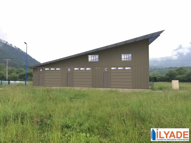 Local d’activités dans Luc-en-Diois à louer - Photo de l’immeuble – Image 1 sur 2