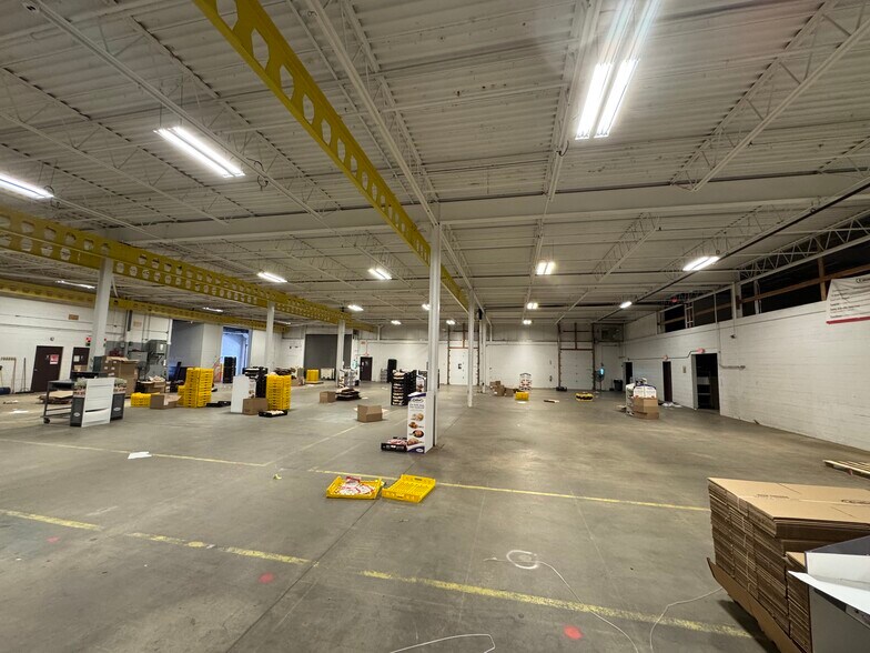 350 N Cherry Street Ext, Wallingford, CT à louer - Photo de l’immeuble – Image 2 sur 8