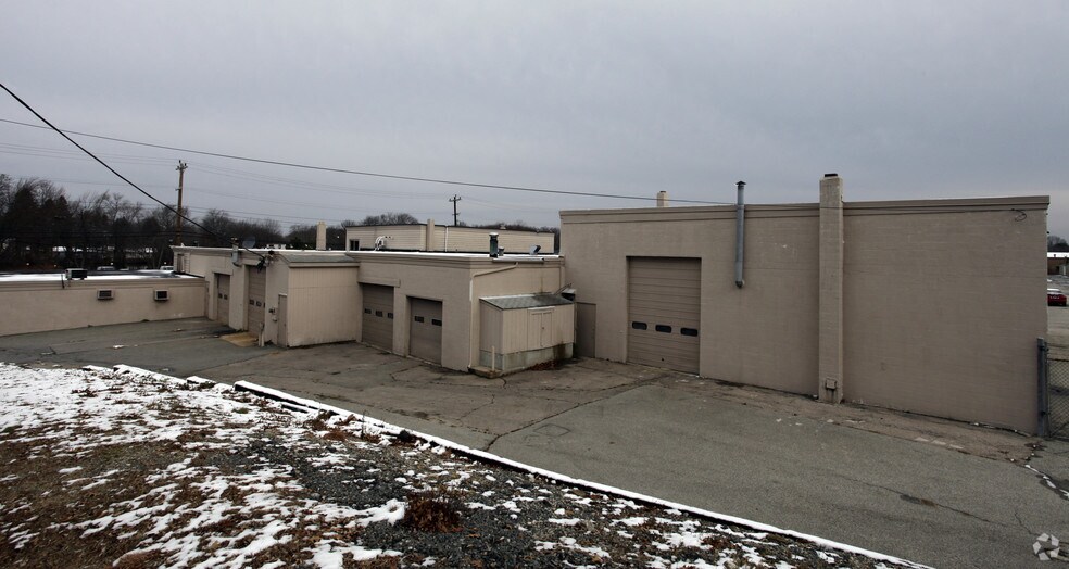 225 Cowesett Ave, West Warwick, RI à louer - Photo de l’immeuble – Image 3 sur 5