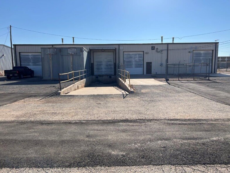7010-7020 Cedar Ave, Lubbock, TX à louer - Photo de l’immeuble – Image 2 sur 3