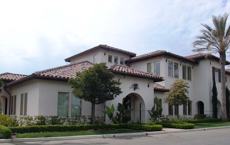 7550 N Palm Ave, Fresno, CA à louer - Photo de l’immeuble – Image 2 sur 4