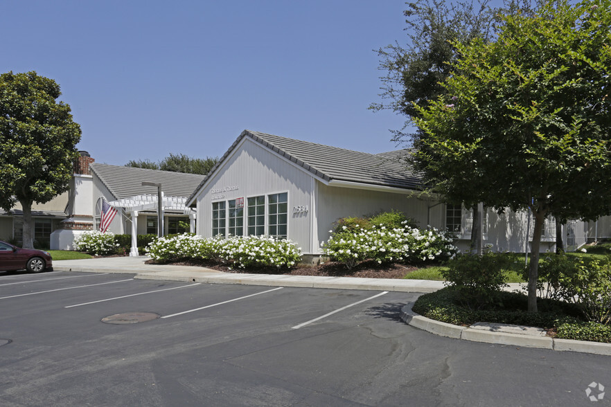 2534 N Santiago Blvd, Orange, CA à vendre - Photo principale – Image 1 sur 6