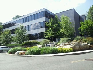Plus de détails pour 1 W Red Oak Ln, White Plains, NY - Bureau à louer