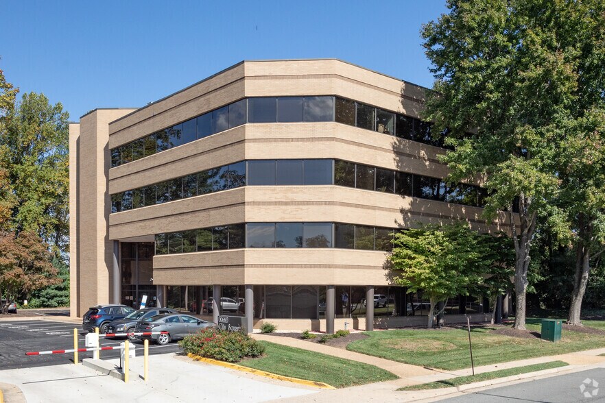 10640 Page Ave, Fairfax, VA à louer - Photo principale – Image 1 sur 4