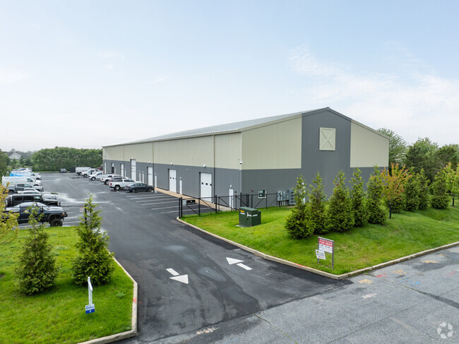 Plus de détails pour 8 Leecon Ct, Southampton, NY - Industriel/Logistique à louer