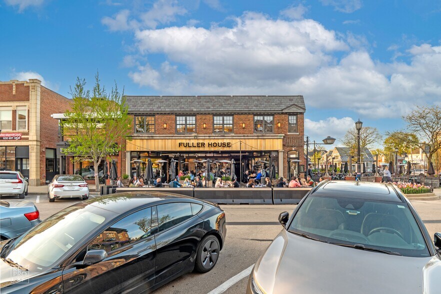 35 E 1st St, Hinsdale, IL à vendre - Photo de l’immeuble – Image 2 sur 13