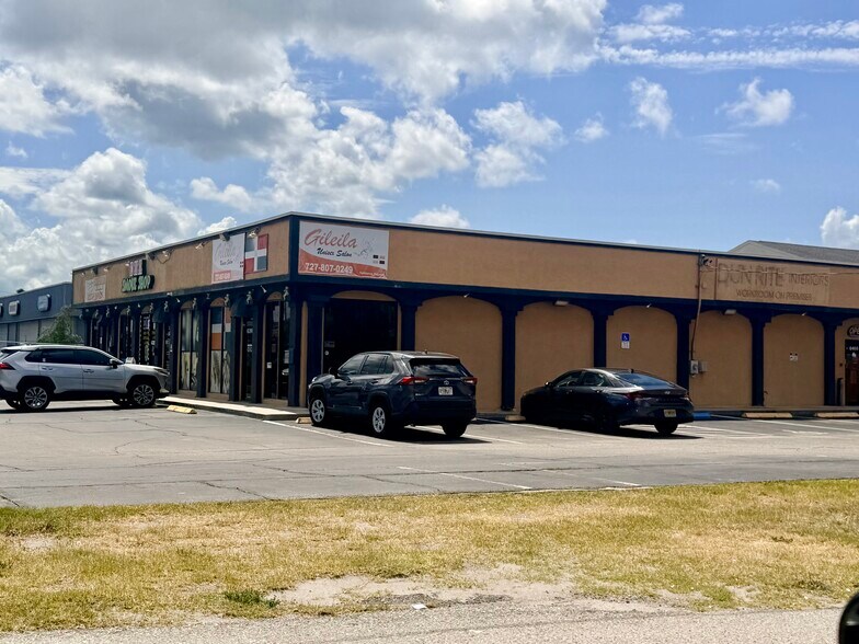 6398 Ridge Rd, Port Richey, FL à louer - Photo de l’immeuble – Image 2 sur 10