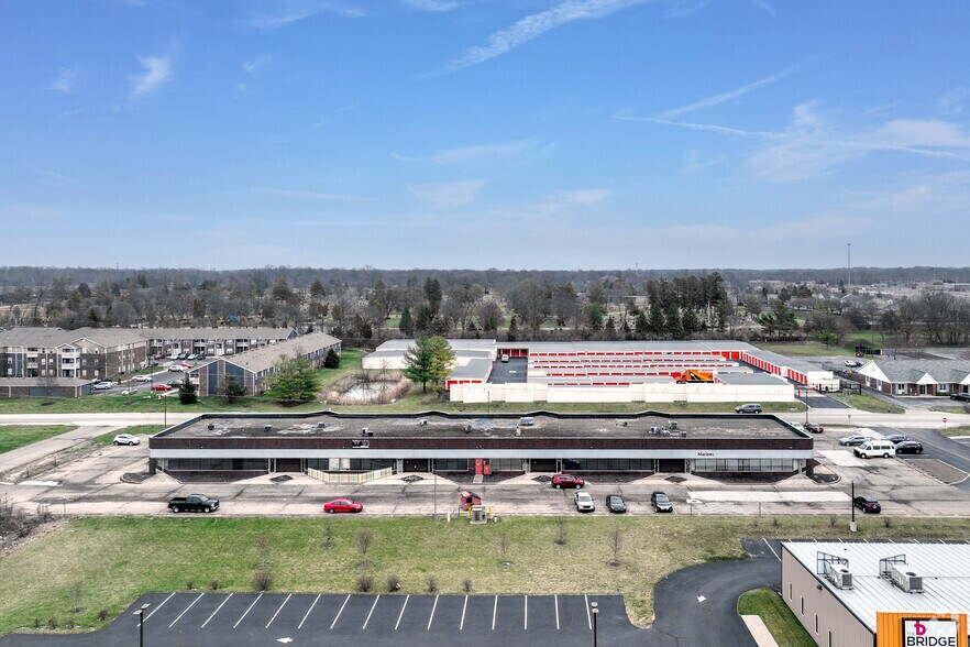 336 Washington Pointe Dr, Indianapolis, IN à louer - Photo de l’immeuble – Image 3 sur 8