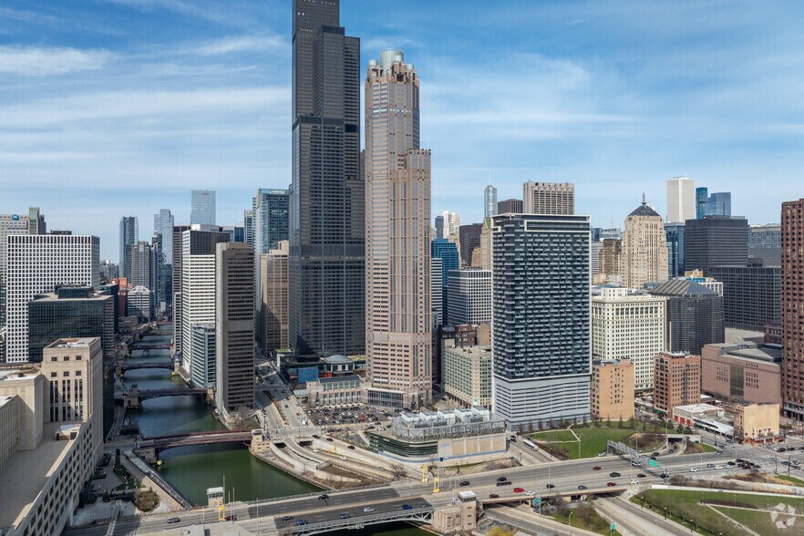 311 S Wacker Dr, Chicago, IL à louer - Photo de l’immeuble – Image 1 sur 34