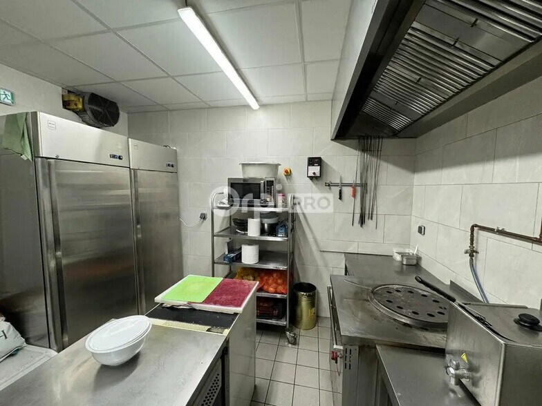 Local commercial dans Échirolles à louer - Photo intérieure – Image 1 sur 3