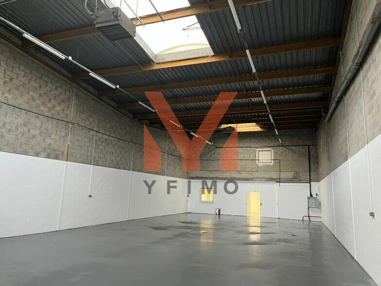 Local d’activités dans Coignières à louer - Photo intérieure – Image 2 sur 5