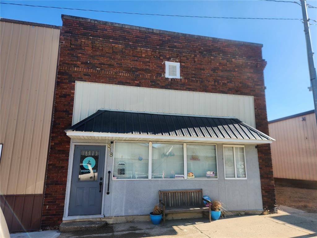 318 Locust St NE, Blairstown, IA à vendre Photo de l’immeuble– Image 1 sur 21