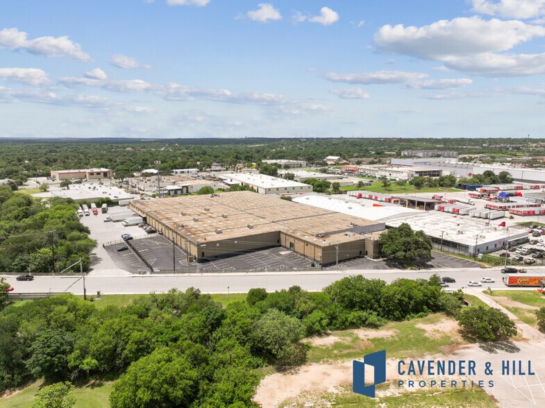 3200 E Houston St, San Antonio, TX à vendre - Aérien – Image 2 sur 27