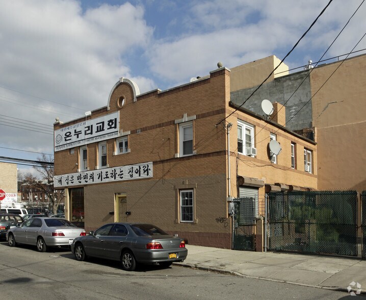 16102-16104 46th Ave, Flushing, NY à vendre - Photo de l’immeuble – Image 2 sur 12