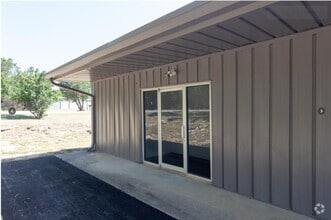 691 La Buena Vista Dr, Wimberley, TX à louer Photo de l’immeuble– Image 2 sur 8