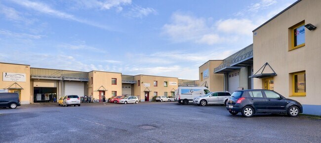 Plus de détails pour Local d'activités à louer