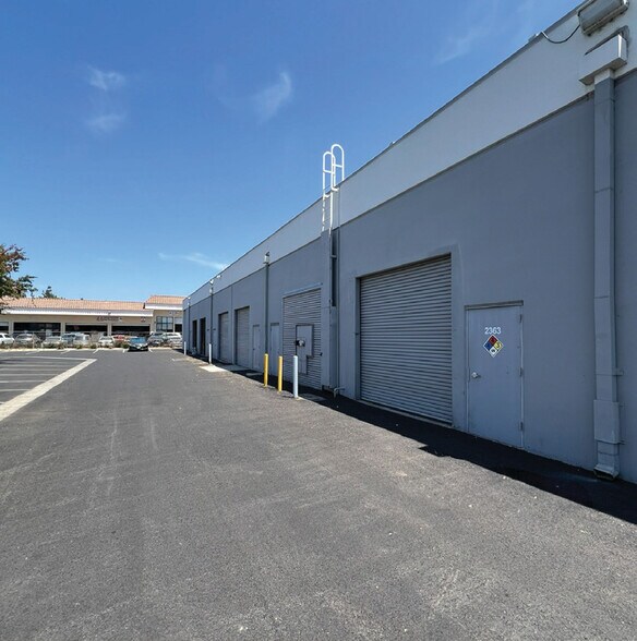 2353-2373 W La Palma Ave, Anaheim, CA à louer - Photo de l’immeuble – Image 2 sur 4