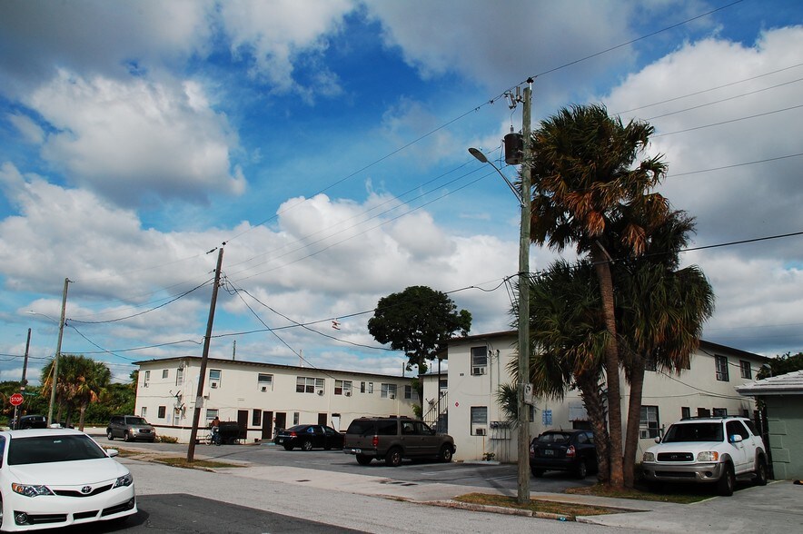 925 6th St, West Palm Beach, FL à vendre - Photo de l’immeuble – Image 3 sur 16