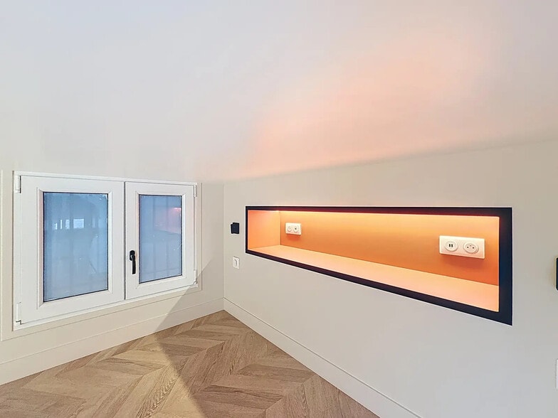 Immeuble residentiel dans Paris à vendre - Photo intérieure – Image 2 sur 29