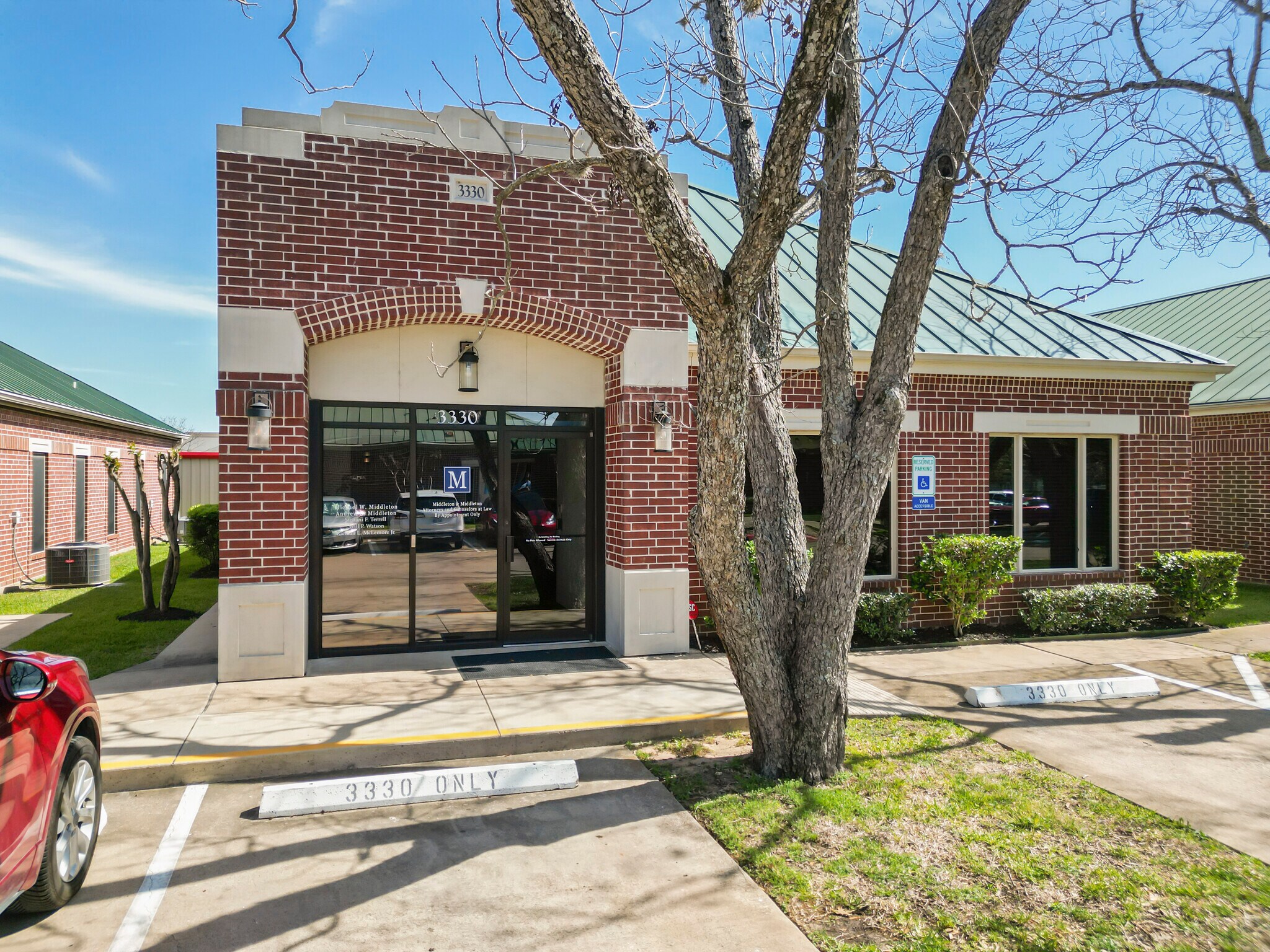 3330 Longmire Dr, College Station, TX à louer Photo de l’immeuble– Image 1 sur 9