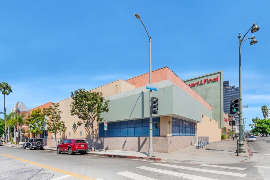 5575 Wilshire Blvd, Los Angeles, CA à louer - Photo de l’immeuble – Image 3 sur 14