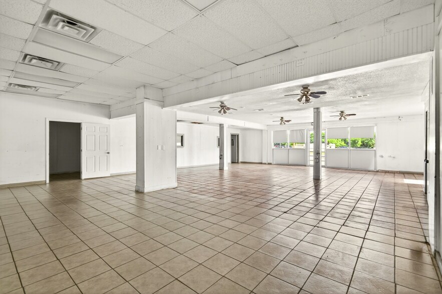815 E Moore Ave, Terrell, TX à vendre - Photo de l’immeuble – Image 2 sur 28