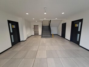 10 Laporte Way, Luton à louer Photo intérieure– Image 2 sur 3