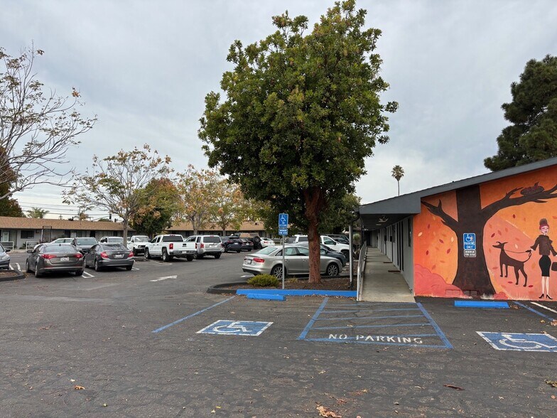 1414 S Miller St, Santa Maria, CA à louer - Photo de l’immeuble – Image 3 sur 5