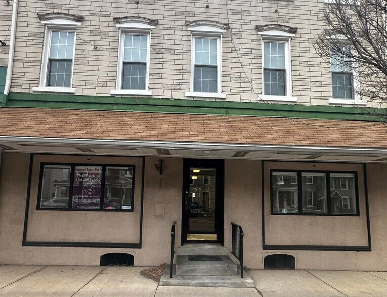 21 E Main St, Macungie, PA à louer - Photo principale – Image 2 sur 3