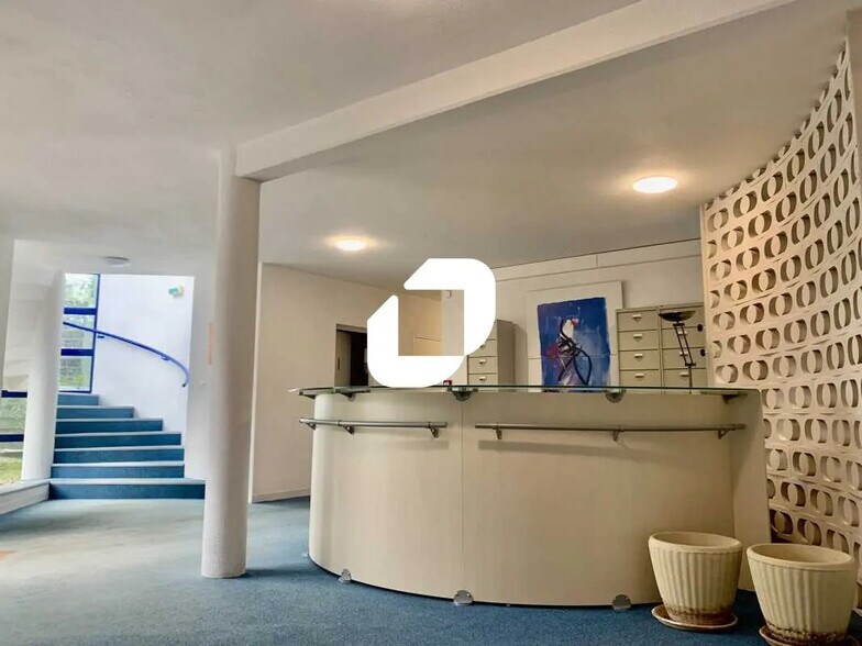 Bureau dans Saint-Clément-de-Rivière à louer - Hall d’entrée – Image 1 sur 30