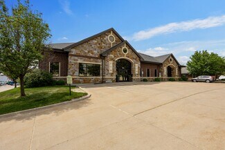 Plus de détails pour 1570 Mall Dr, Iowa City, IA - Bureau à louer