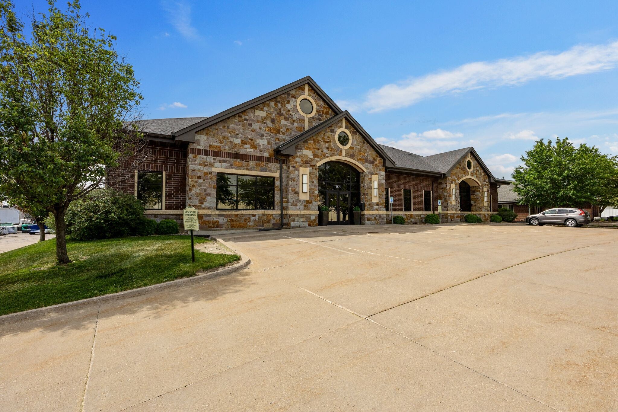 1570 Mall Dr, Iowa City, IA à louer Photo principale– Image 1 sur 9