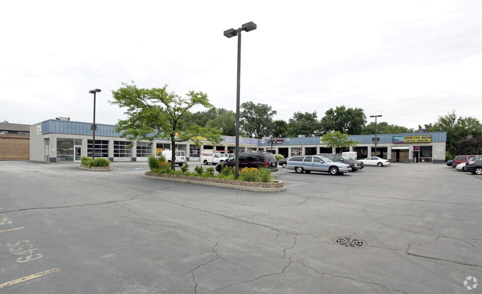 6445-6495 W 111th St, Worth, IL à vendre - Photo de l’immeuble – Image 2 sur 12