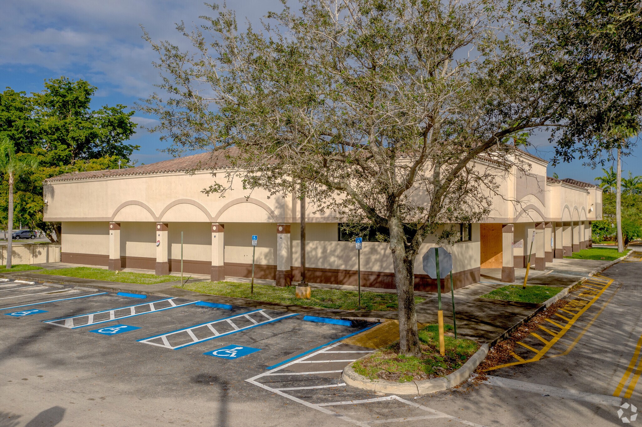 2301 N University Dr, Sunrise, FL à vendre Photo principale– Image 1 sur 8