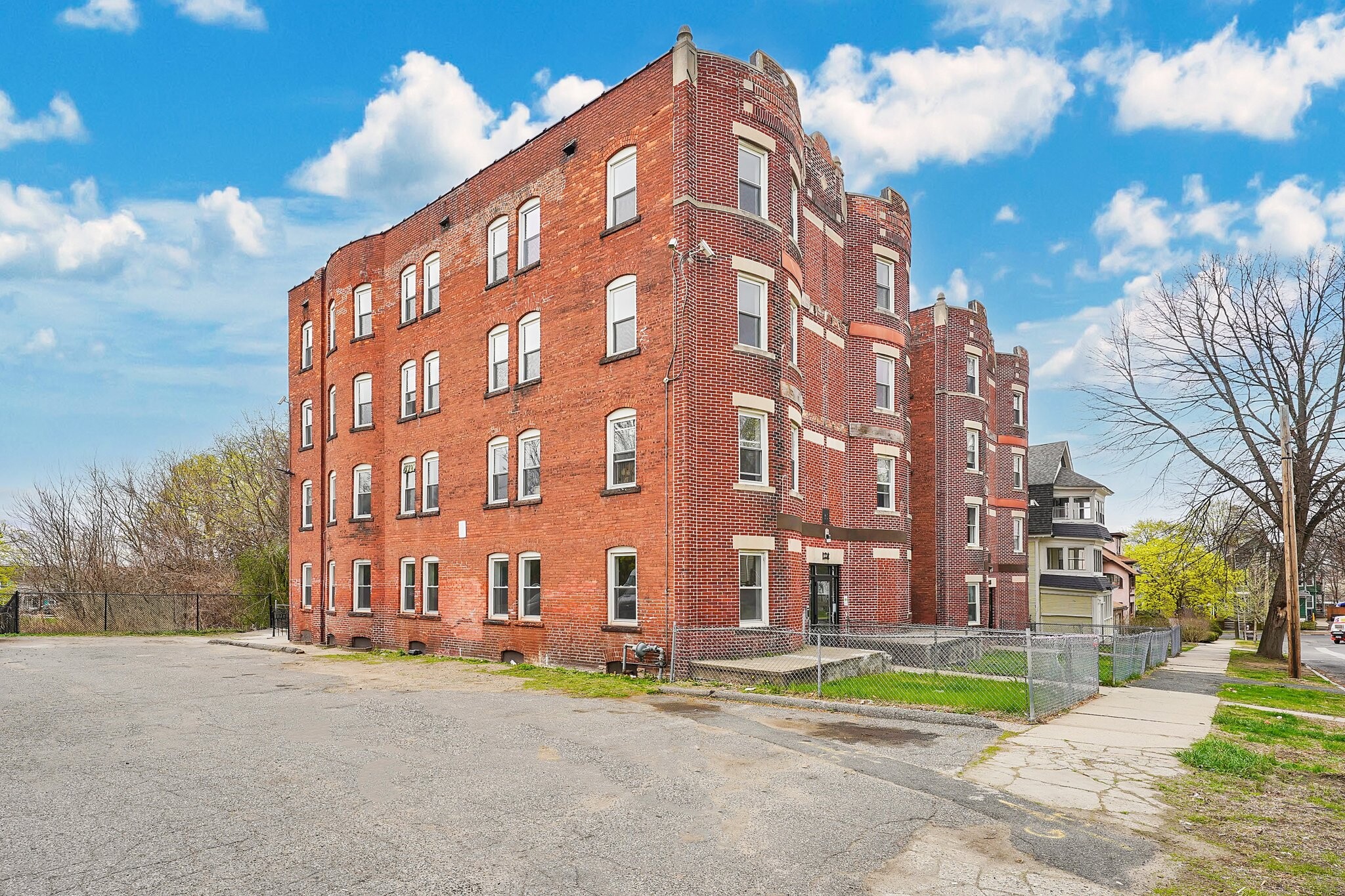 18 Coomes St, Springfield, MA à vendre Photo de l’immeuble– Image 1 sur 9
