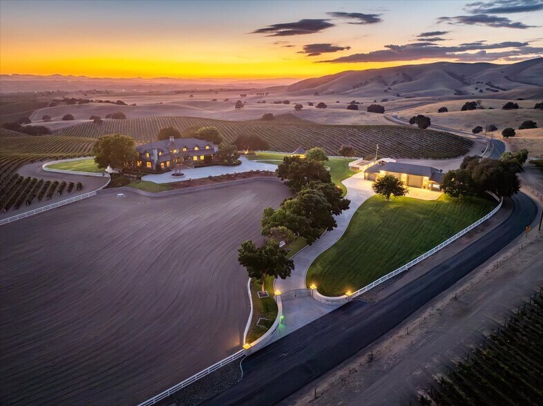 8283 Cross Canyons Rd, San Miguel, CA à vendre - Photo de l’immeuble – Image 3 sur 84