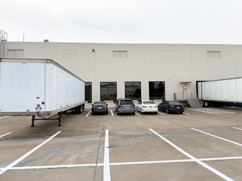 3605 E Plano Pky, Plano, TX à louer - Photo de l’immeuble – Image 3 sur 11