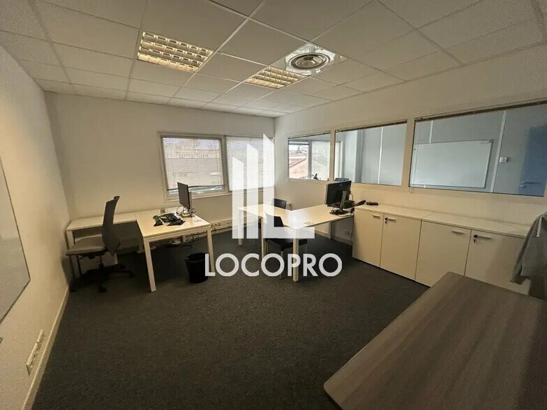 Bureau dans Villeneuve-Loubet à louer - Photo de l’immeuble – Image 3 sur 12