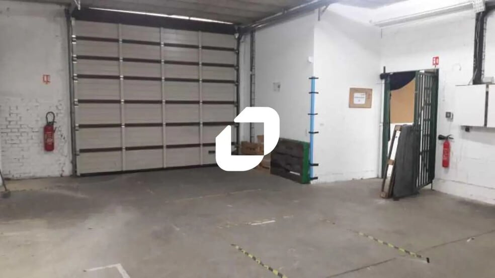 Local d’activités dans Alfortville à louer - Photo de l’immeuble – Image 1 sur 7