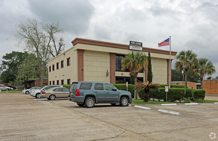 302 N Houston Ave, Humble, TX à louer - Photo principale – Image 1 sur 8