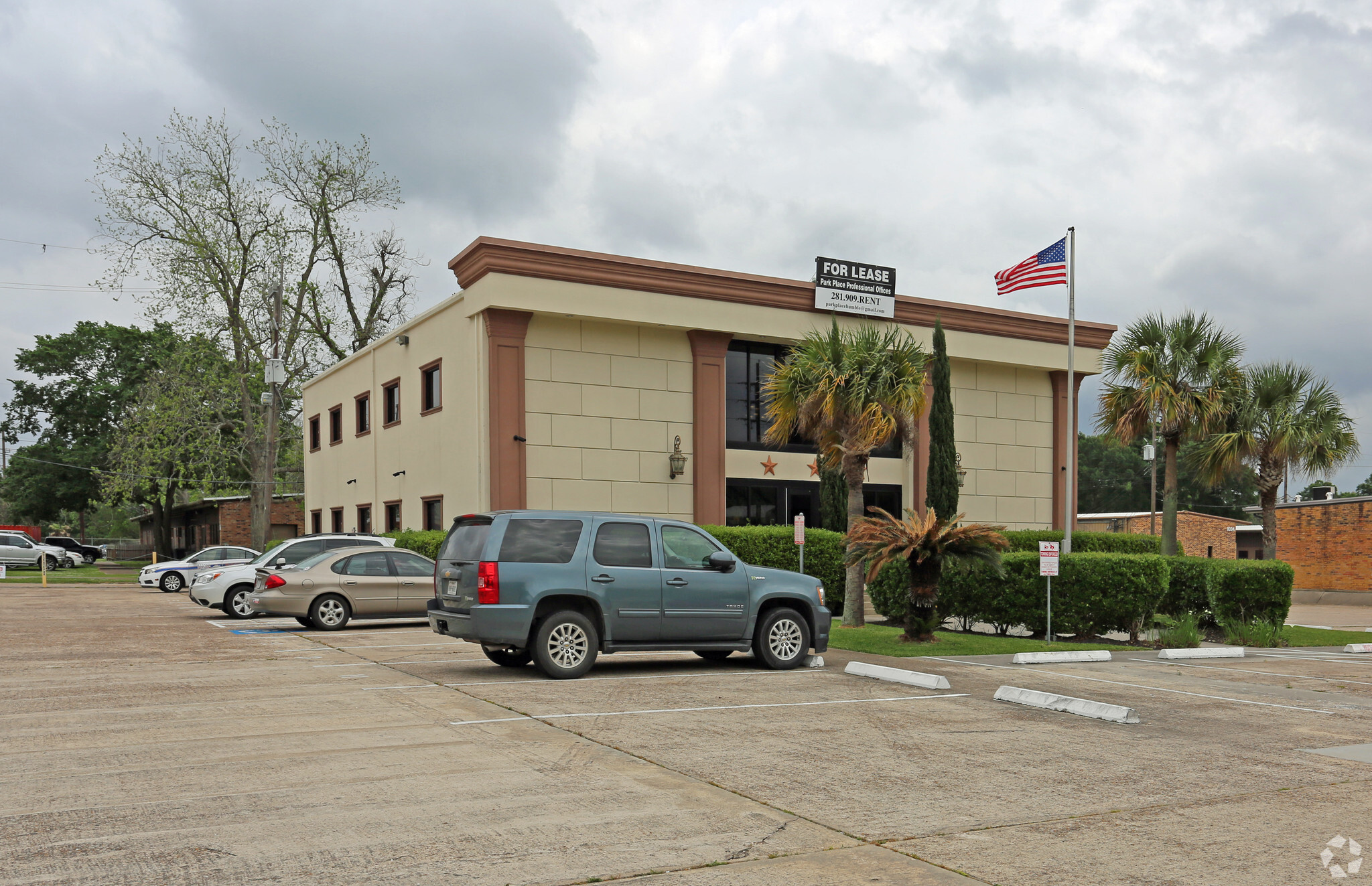 302 N Houston Ave, Humble, TX à louer Photo principale– Image 1 sur 9