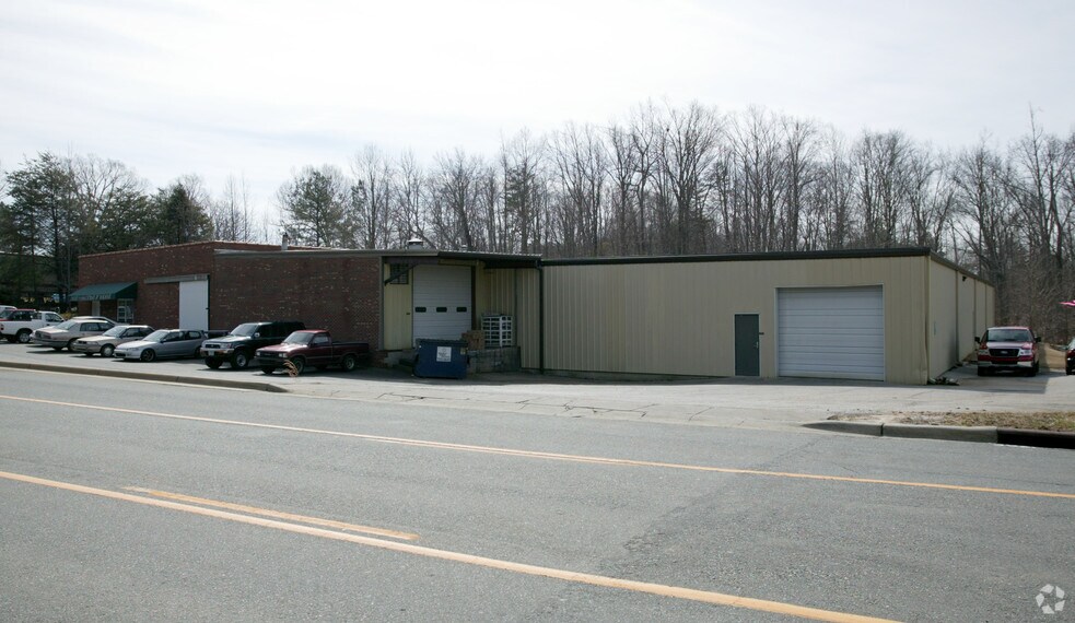 1080 Industrial Park Dr, Kernersville, NC à louer - Photo de l’immeuble – Image 2 sur 4